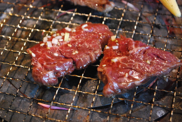はとバスソロ活体験／「巨牛荘」の焼肉