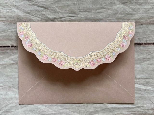 蓋を折り曲げるとこんな感じに。華やかで素敵!