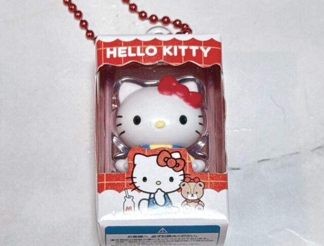 コーティングが施された紙製のボックスにミニサイズのフィギュアが入ったデザイン