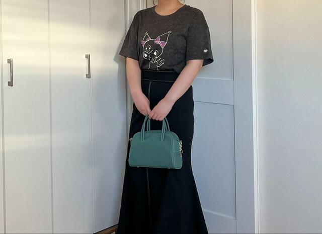 【クロミ&マイメロディ UT グラフィックTシャツ DARK GRAY】きれいめコーデでも少しカジュアルに変えられて良い