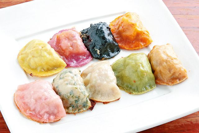 関西「ぎょうざ」のたまらない名店／創作餃子専門店 大鳳餃子（兵庫・芦屋）　マカロン餃子（864円）