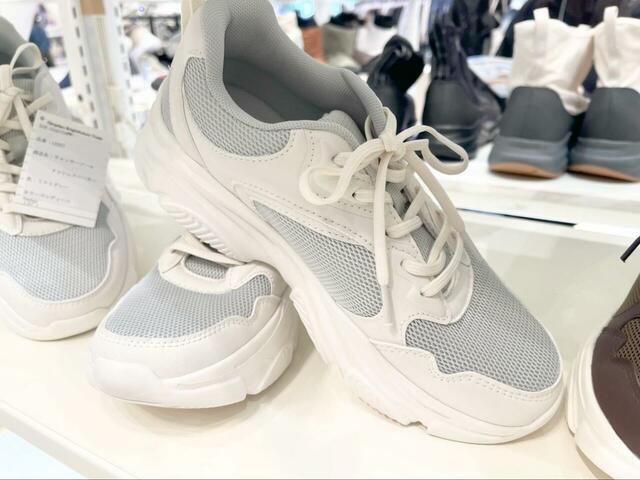 【ワークマン チャンキーソールメッシュスニーカー】トレンド感抜群の厚底デザイン！脚長効果も狙えます