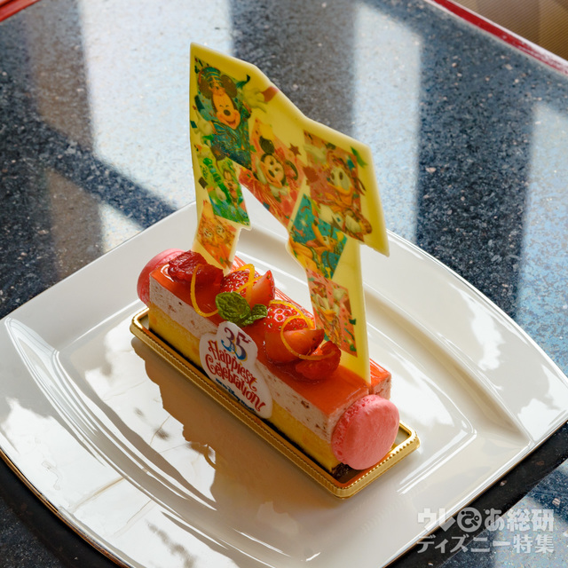ハイピリオン・ラウンジ「Tokyo Disney Resort 35th “Happiest Celebration!”ケーキセット」