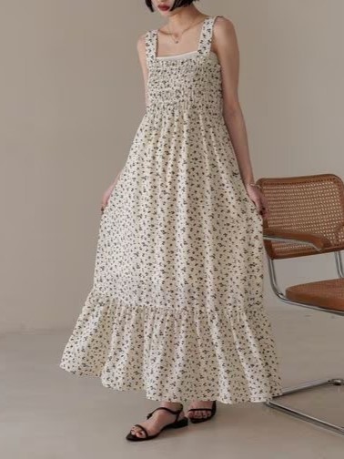 【ローリーズファームのワンピース・サロペット人気ランキング 3位】「シャーリングワンピース」8,250円（税込）