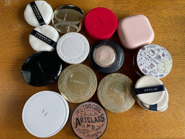 【ダイソー ディスプレイケース円柱型】円形のコスメは意外と収納スペースが必要