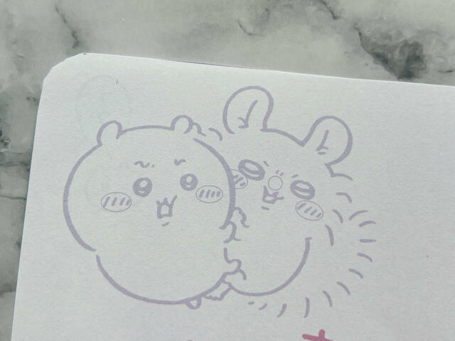 モモンガはちいかわによく接触しますが、ちいかわはわがままなモモンガが苦手な様子