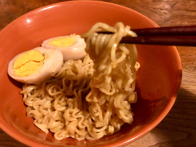 【カルディ　インドミー　ミーゴレン】好みに合わせて付属のチリパウダーの量を調整して食べてください