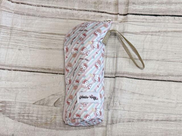 【しまむら ペットボトルホルダー（ハローキティ）】550mLのペットボトルがラクラク収納できる大きさ