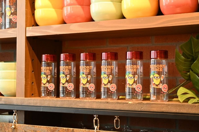 「Gong cha ✕ niko and ... リゾートボトル」のディスプレイもかわいい