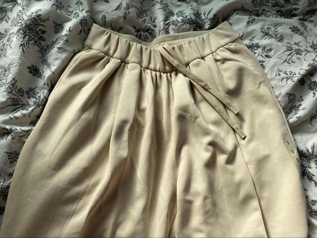 【ユニクロ スウェットギャザーパンツ】ウエストは紐で調節できます