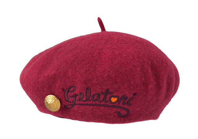  サイドにロゴが入ったタイプ　ベレー帽　3300円／ 9月2日(水)より発売、東京ディズニーシー「マクダックス・デパートメントストア」