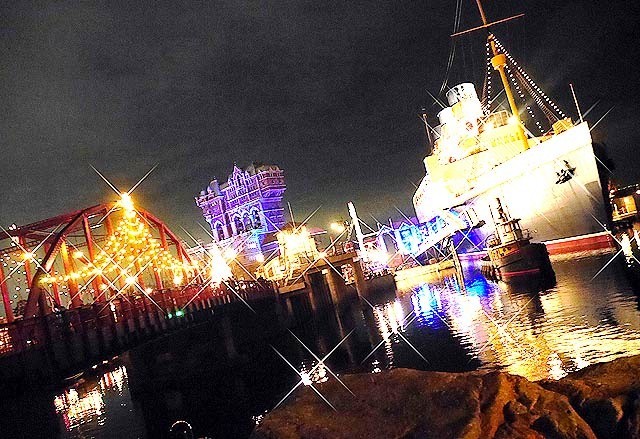 ちょっと贅沢?な「全部入り」な構図。明るくし過ぎるとちょっと白っぽくなってしまうのでご注意を。©Disney