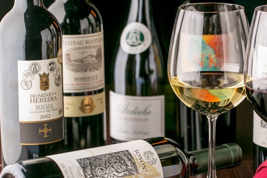 『クロスカーサ』では、『肉祭りプラン』（ローストビーフと生ハムの食べ放題）を注文いただいた方のための飲み放題プランも用意しています。