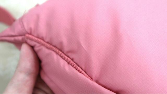 【UNIQLO ラウンドミニショルダーバッグ】小雨をはじく程度の撥水機能あり