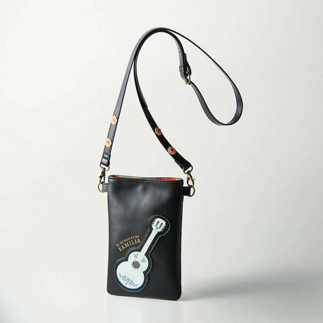 ギターアップリケ付きスマートフォンショルダーバッグ「リメンバー・ミー」｜￥ 5,490 （税込）