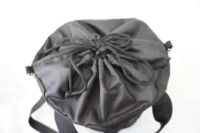 中身が見えない巾着仕様