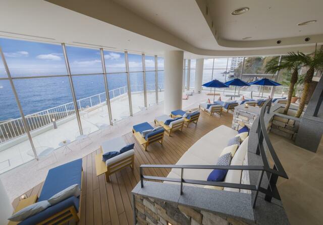 オーシャンスパ Fuua オーシャンラウンジから目の前に広がる海