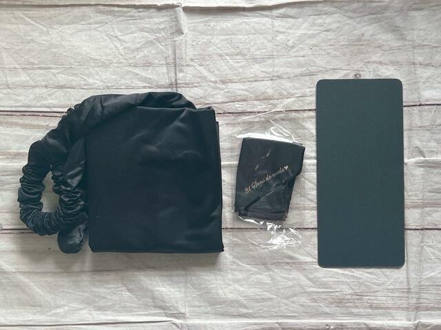 トートバッグ、リボン、底板が入っています