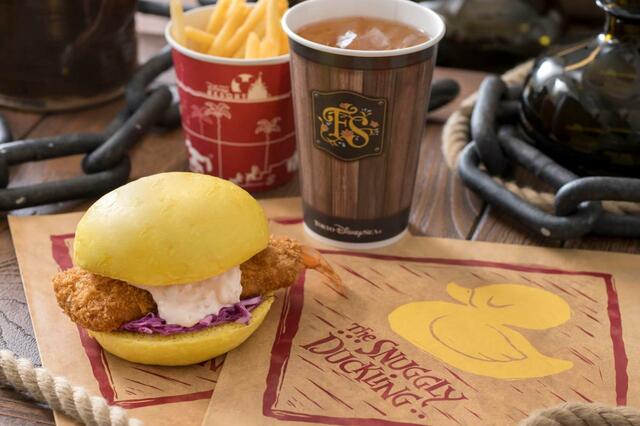 フライドシュリンプバーガー 単品950円、セット1,490円|スナグリーダックリング|「ラプンツェルの森」内レストラン|東京ディズニーシー「ファンタジースプリングス」メニュー