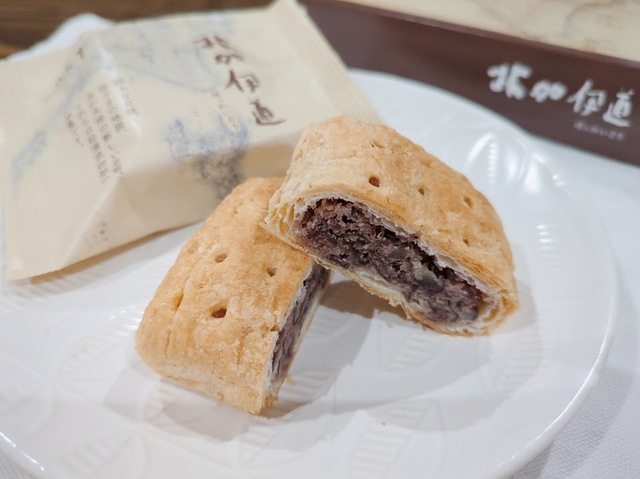 【六花亭 北加伊道（ほっかいどう）】薄めの素朴なパイ生地と甘さ控えめの粒あんがあと引くおいしさ