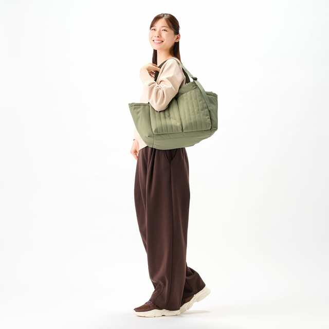 【ワークマンのバッグ人気ランキング 5位】「高撥水マザーズキルティングマルチアウトポケットトート（49006）」3,500円（税込）