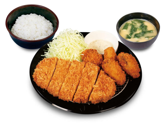 ・ロースかつ＆カキフライ（2個）定食　1,030円→カキフライが4個になって価格はそのまま1,030円【松のやの「倍量フェア」】