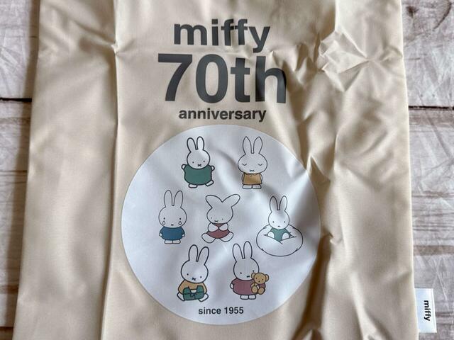 フロントに7つの年代の負ミッフィーのイラスト入り♪