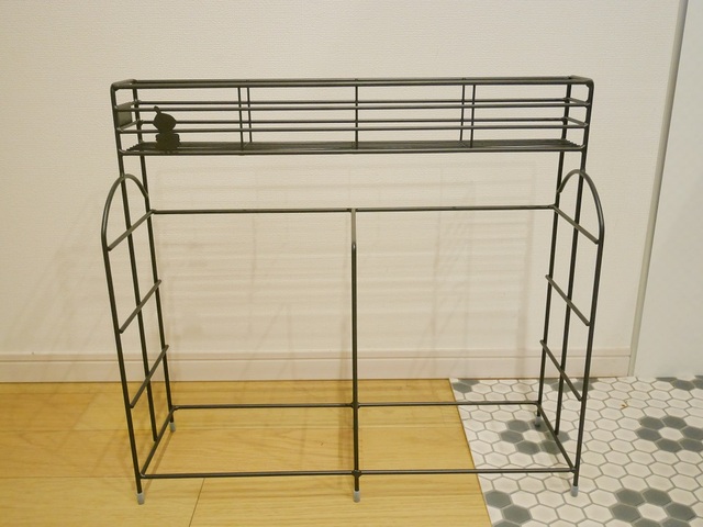 【ベルメゾン　コンロサイドラック 『ムーミン』】パーツを全部外した状態。大きさは（約）幅50×奥行15.5×高さ46cmです