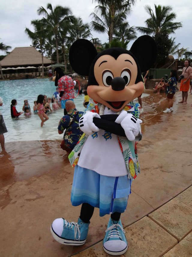 プールゲームスでのグリーティングの場面。