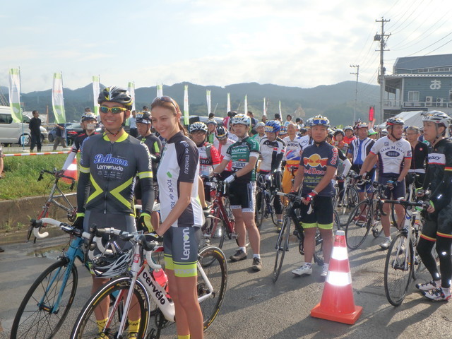 ツール・ド・東北2015／モデルの道端カレンさんも「気仙沼ワンウェイフォンド」に出走