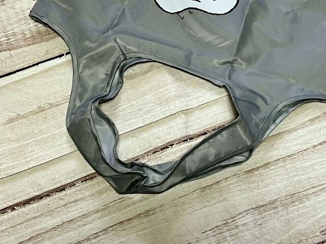 持ち手は厚手のアウターでも十分肩がけできる長さ！