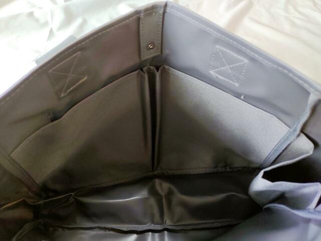 大きめのポケットが2つ『大人のおしゃれ手帖』10月号：付録「PLAIN PEOPLE（プレインピープル）」多機能おしゃれトートバッグ