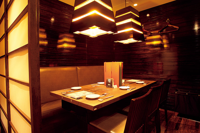 焼肉トラジ園　内観　個室が中心の店内。内装もシックで落ち着いた雰囲気だ
