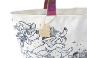 トートバッグ 3,900円｜幅約49.5×高さ約32×マチ約16cm｜東京ディズニーランド「グランドエンポーリアム」、東京ディズニーシー「エンポーリオ」｜東京ディズニーリゾート35周年グランドフィナーレ