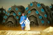 第三部『風の谷のナウシカ』より、左から）ナウシカ＝中村米吉、幼き王蟲の精＝尾上丑之助