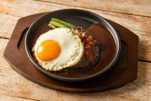 デミグラスソース×卵