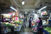 環南総合市場の内部。ここで外国人観光客を見かけることはまずない
