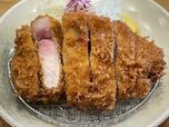 【豚肉専門料理店とんかつのり】250グラムのロース肉。なかなかの迫力。食べがいがあった