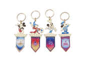 キーチェーンセット 2,500円｜（グランドオープン）長さ約10.5cm、（10th）長さ約11.5cm、（25th）長さ約11.5cm、（35th）長さ約11cm｜東京ディズニーランド「グランドエンポーリアム」、東京ディズニーシー「エンポーリオ」｜東京ディズニーリゾート35周年グランドフィナーレ