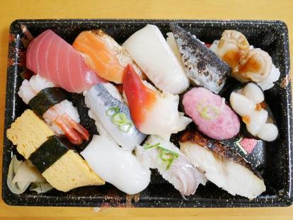 神コスパ オーケーのお寿司 超おすすめ6品 本マグロも入って この安さ 3 4 うまいめし