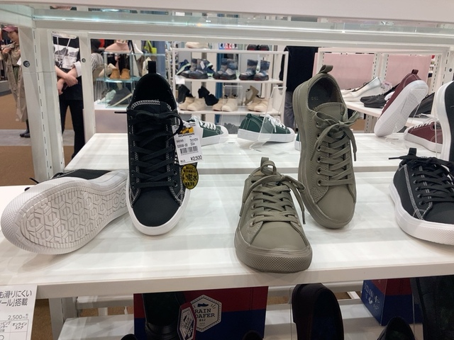 【ワークマン ファイングリップレイン】4cmの防水性能のついた、全天候対応の防水スニーカー！