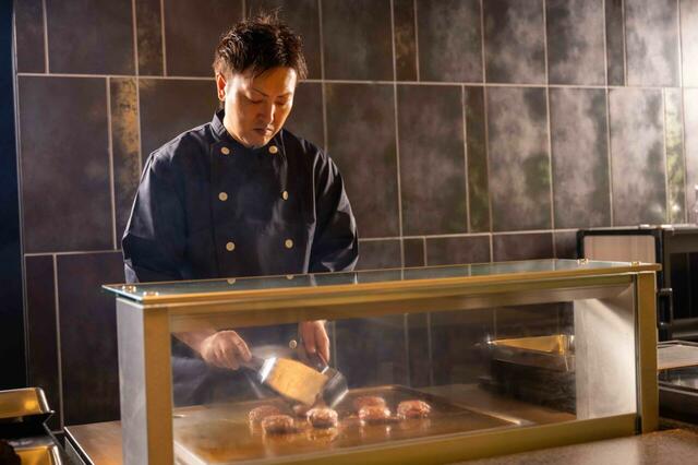 「ライブキッチン」＜期間：2025年11月8日〜＞【【山中温泉 河鹿荘】冬の味覚・ズワイ蟹も食べ放題！気軽に行ける「夕食ビュッフェ＆温泉の日帰りプラン」が登場！】