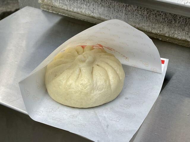 【茶寮 中野店】彼女たちが1個1個丁寧に包んでくれた肉まんが蒸し上がりました。やっぱり肉まんはアツアツを食べないとね