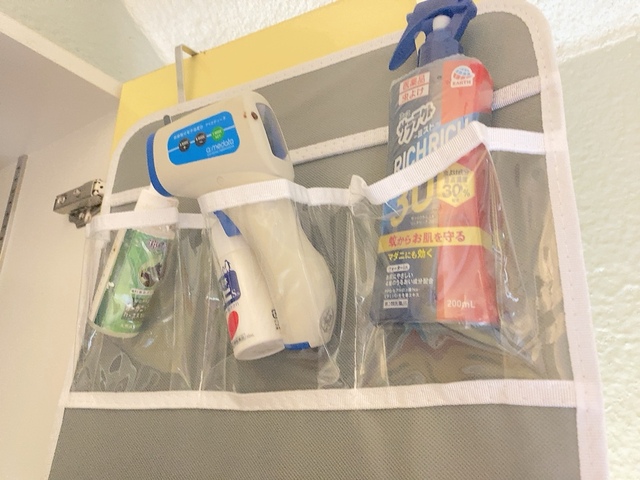 【HASONA ウォールポケット 6段】よく使うグッズは上部の仕切られたスペースに入れれば便利