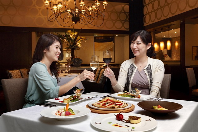 トランプの国の女王会　イメージ