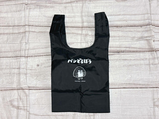 背面にもデザイン入りで、リバーシブルで楽しめる♪