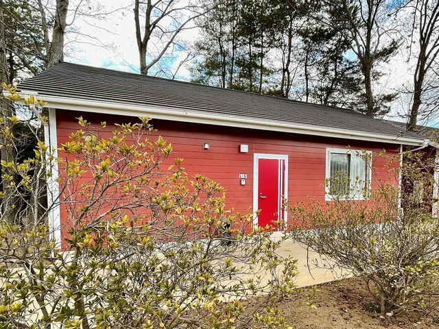 【ユメノバ】園内には最大４名まで宿泊可能なロッジが６棟あります。このほか、ドーム型の宿泊施設も