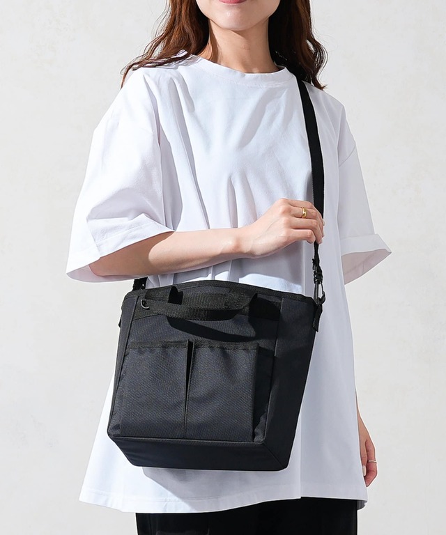 【3COINSの保冷バッグ売れ筋ランキング 6位】「保冷ショルダートートバッグ」1,650円（税込）（一部店舗限定）