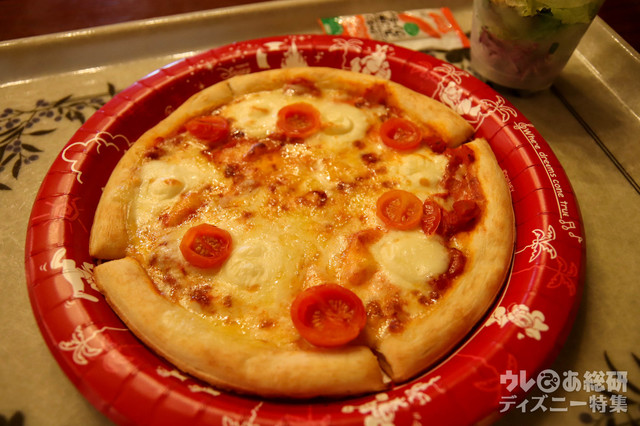 サラダピッツァ（880円）