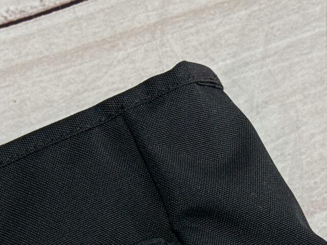 素材はポリエステル。丈夫で厚手な生地です